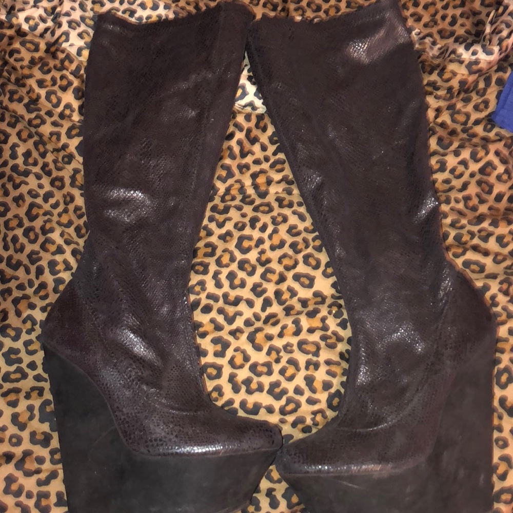 Size 7 knee high snakeskin boots slightly used